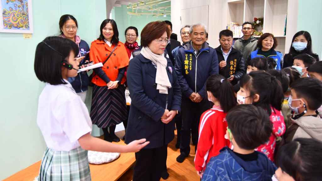 ▲彰化縣長王惠美期望在校園內打造更多閱讀角落，創造更友善的學習空間，讓孩子不只是在課堂內學習。 。（彰化縣政府提供）