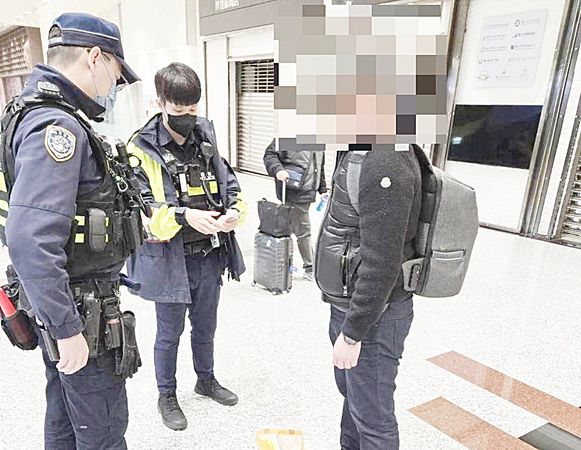 桃機撿錢包暗槓現金「假好心」交保全　赴美男登機前遭逮捕 213