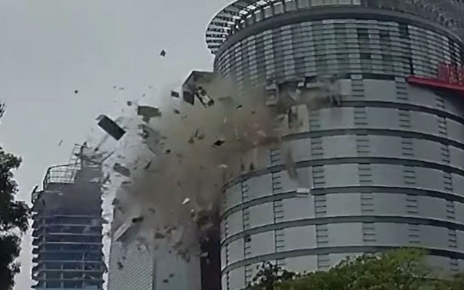 新光三越氣爆最新! 衛福部曝「28人送6醫院」即時傷況 214 新光三越氣爆最新! 衛福部曝「28人送6醫院」即時傷況 213