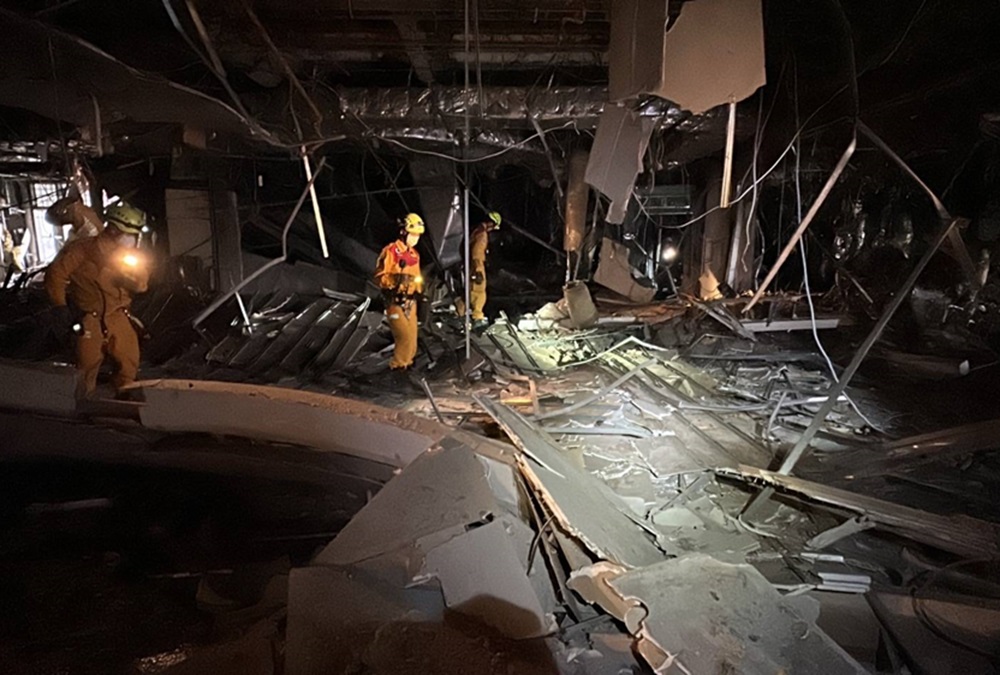 台中新光三越氣爆 4人死亡26人輕重傷搜救犬進駐 213 cnews204250213a03