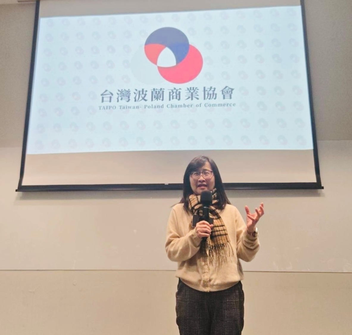 台北市副市長林奕華為台波商會致詞。(記者 趙靜姸攝)