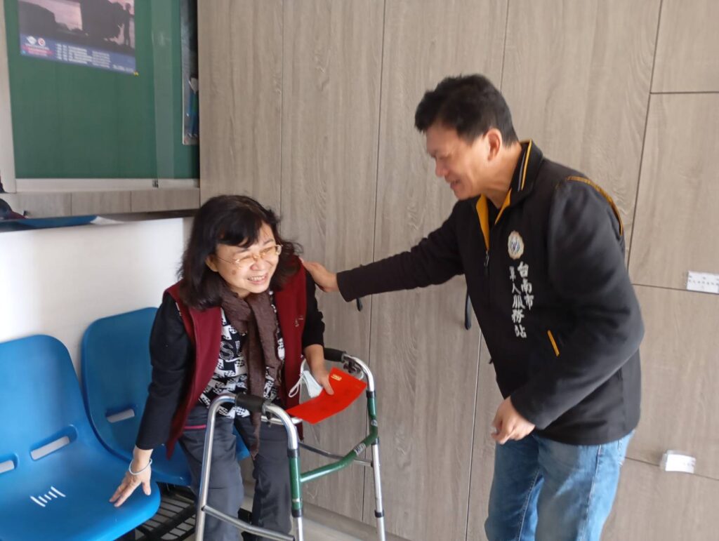 臺南軍服站  暖心關懷軍眷患病之苦