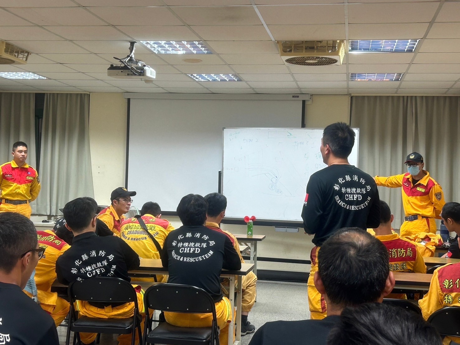 台中新光三越疑氣爆釀重大傷亡　彰化消防整備待命隨時支援 - https://www.watchmedia01.com