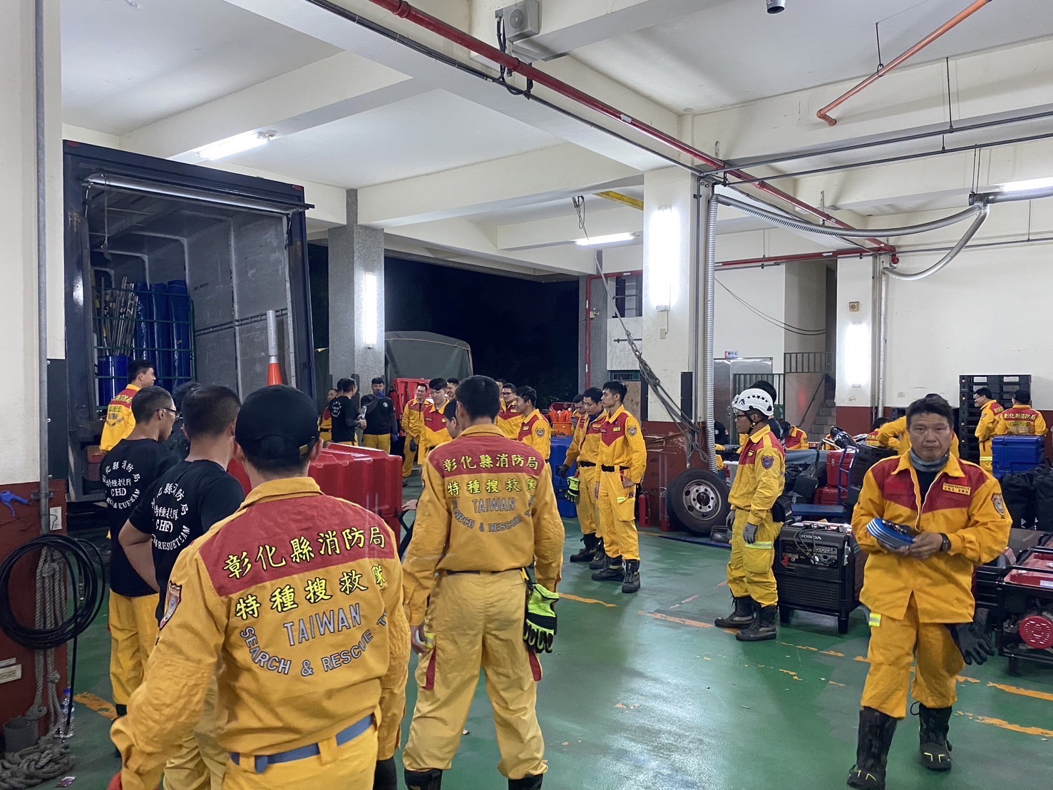 台中新光三越疑氣爆釀重大傷亡　彰化消防整備待命隨時支援 - https://www.watchmedia01.com