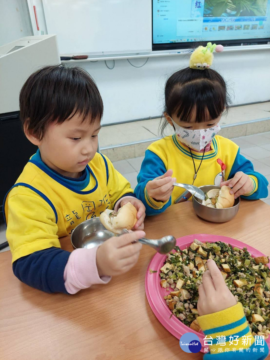 「鹹菜超人」四變身龍岡國小舉辦「客家鹹菜季」       展現先民智慧