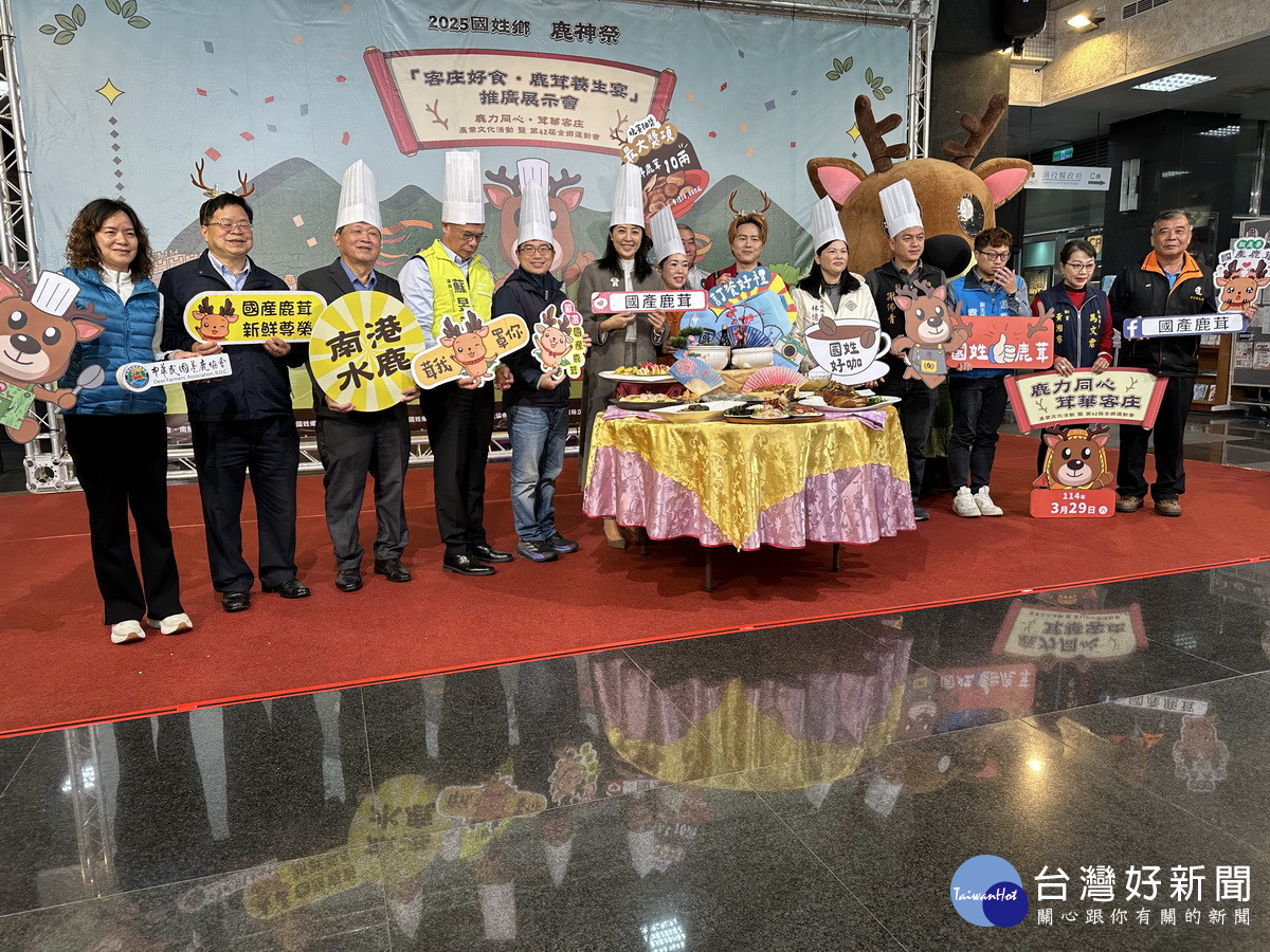 許縣長邱鄉長與來賓強力推薦鹿神祭活動。（記者扶小萍攝）