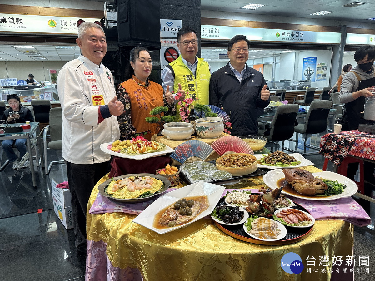 鄉公所結合烹飪商業公會以在地鹿茸與特產融入佳餚。(記者扶小萍攝)