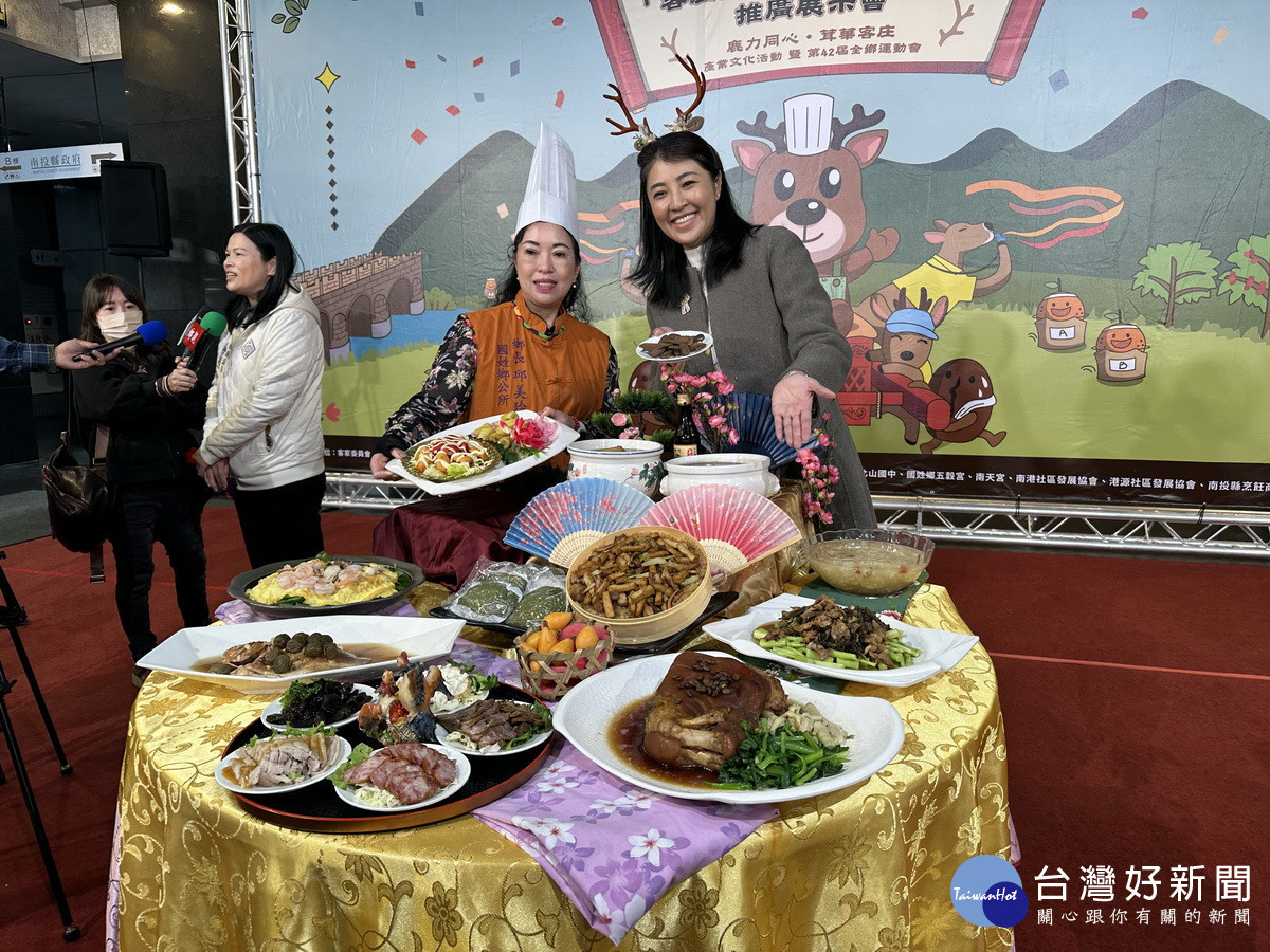 許縣長邱鄉長邀請大家來參與。(記者扶小萍攝)