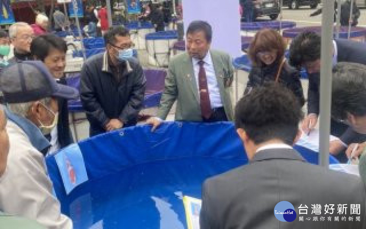 桃園市錦鯉研究協會將在元宵假期2月15、16日舉行「元宵節錦鯉博覽品評會」。