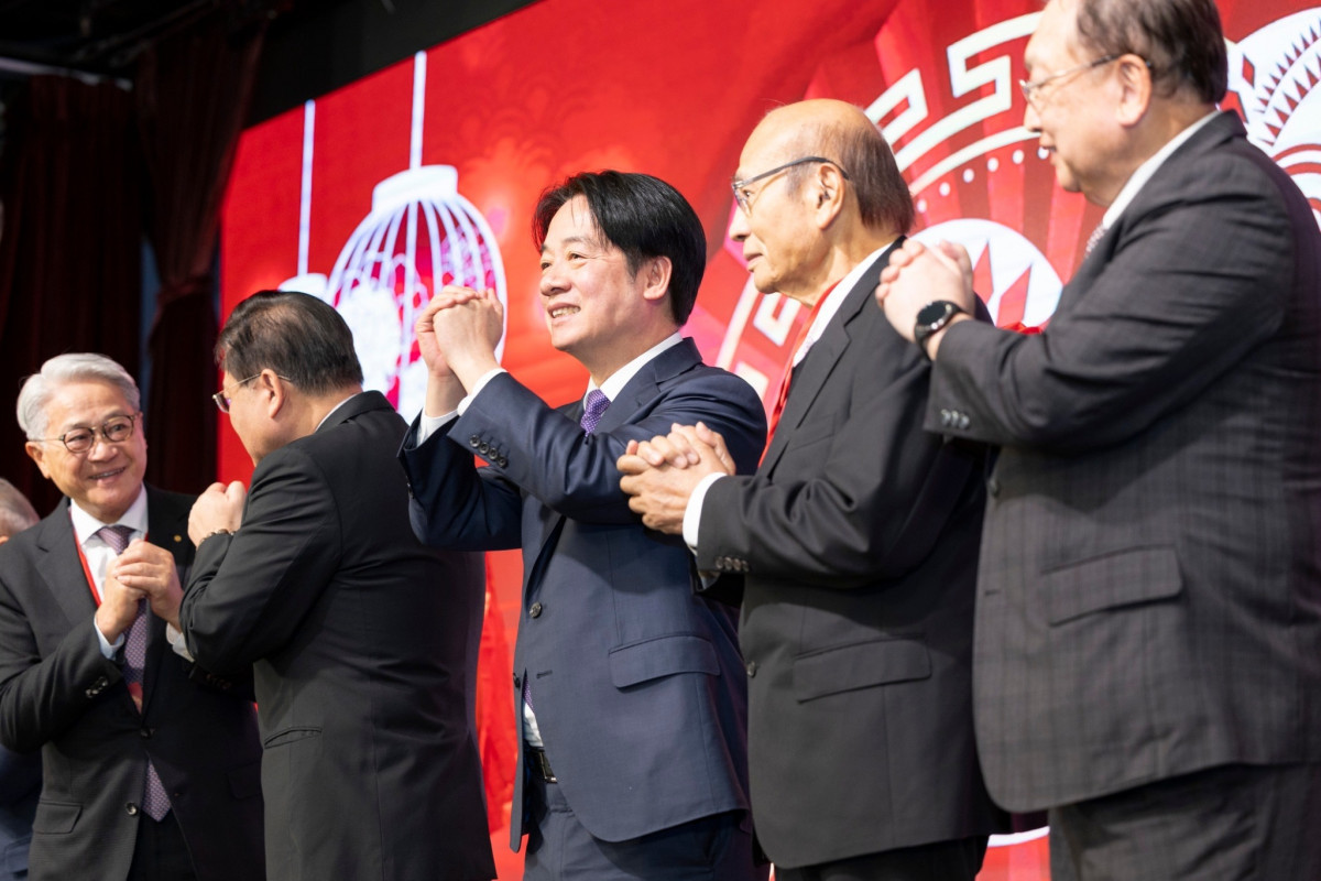 總統賴清德（中）14日出席「114年工商團體春節聯誼」時，致詞感謝八大工商團體及全國民眾戮力同心，讓台灣在去年交出一張不錯的成績單，更得以推動各項社會投資。（圖／總統府Flickr）