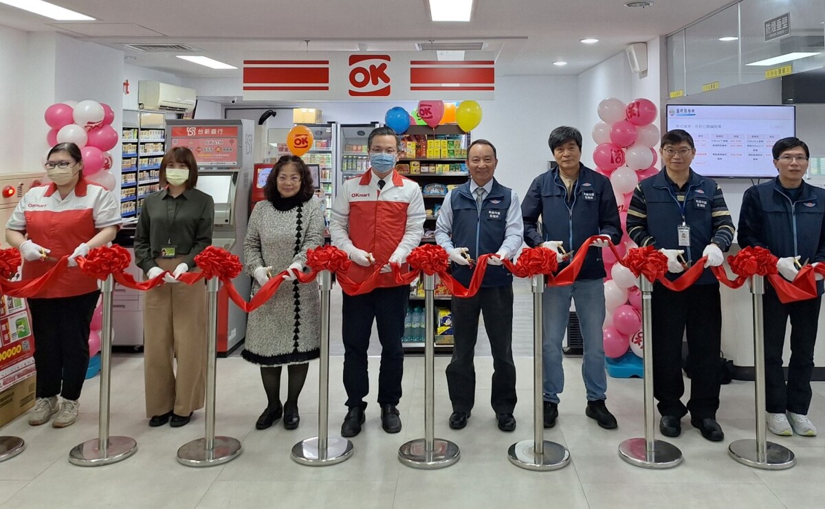 ▲圖:高雄市苓雅監理站攜手超商服務民眾。( 記者李堂安翻攝)