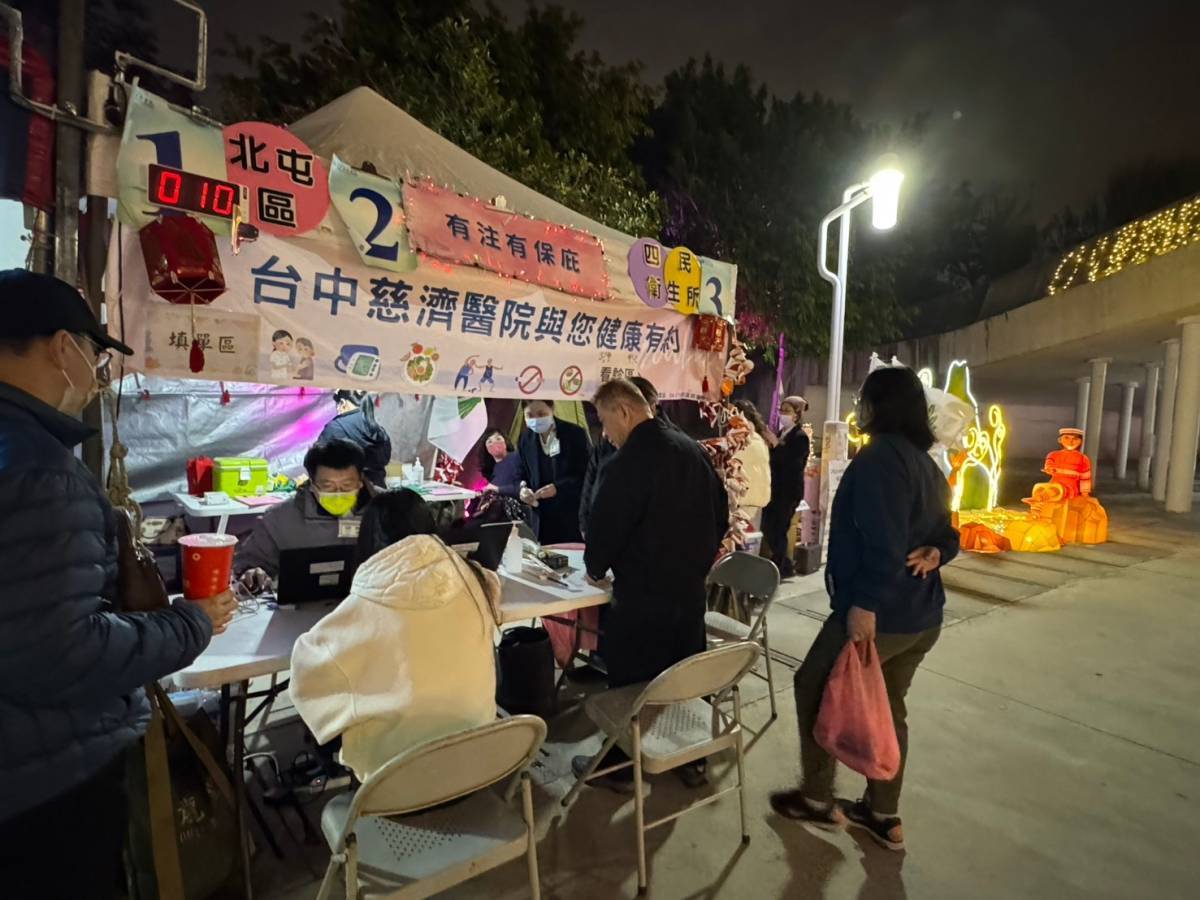 ▲2025中台灣元宵燈會提供新冠肺炎疫苗、65歲以上長者流感疫苗及肺炎鏈球菌疫苗接種。(圖/中市府提供)