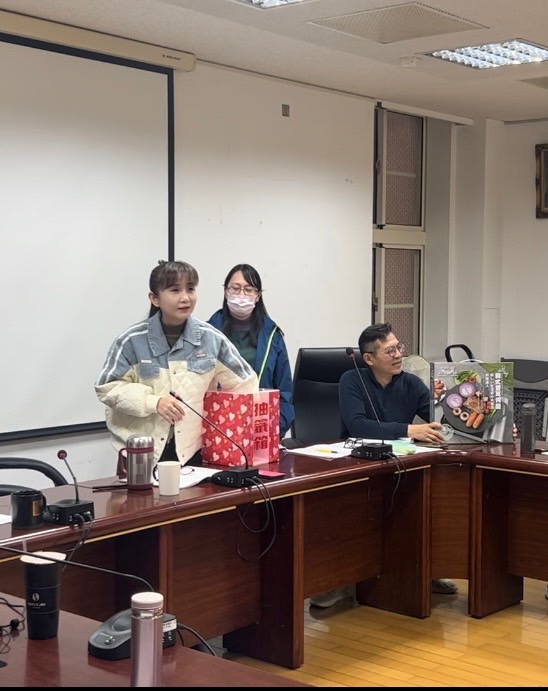隨機抽出一名申報人進行實質審查。(記者廖承恩翻攝)