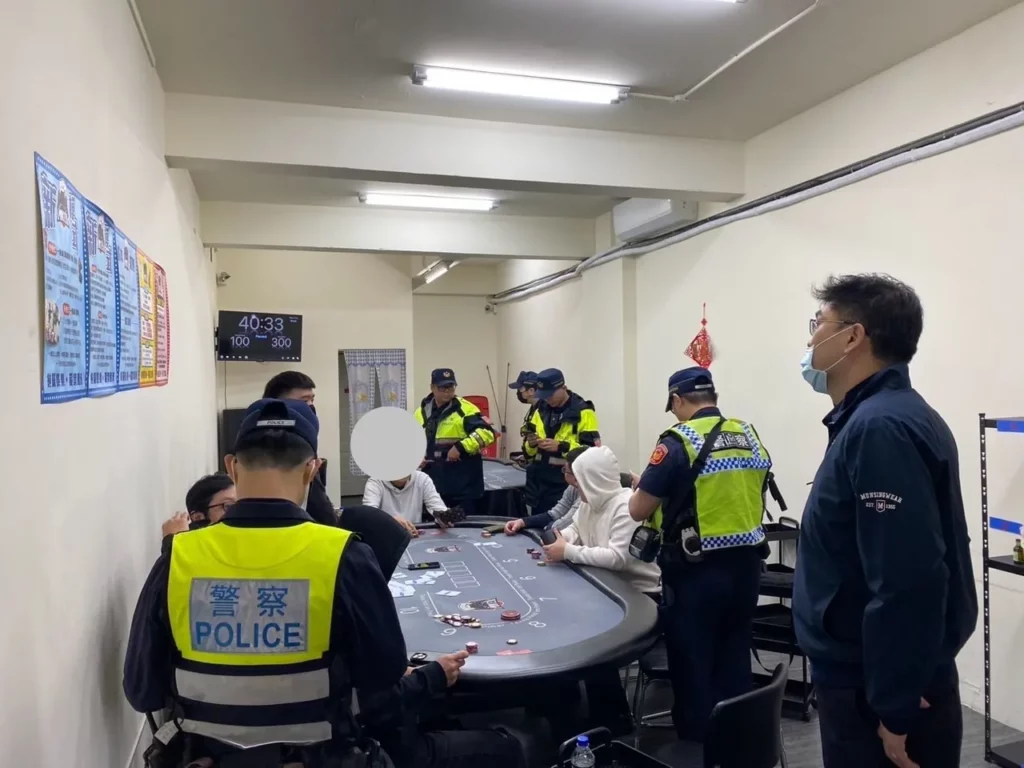 士林分局於本(2)月13日展開「靖城掃黑」擴大臨檢專案勤務,鎖定幫派分子圍事、經營與經常活動之依附處所,實施專案搜索臨檢及重要路段臨檢等強勢作為