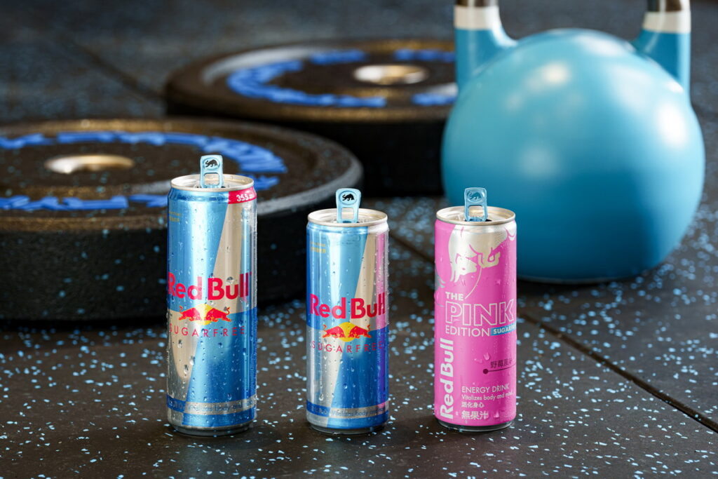 Red Bull除有無糖能量飲料250ml及355ml兩款不同容量之外，今年3月預計推出無糖新風味－Red Bull PINK Edition野莓風味，提供健身愛好者新選擇。（Red Bull 提供）