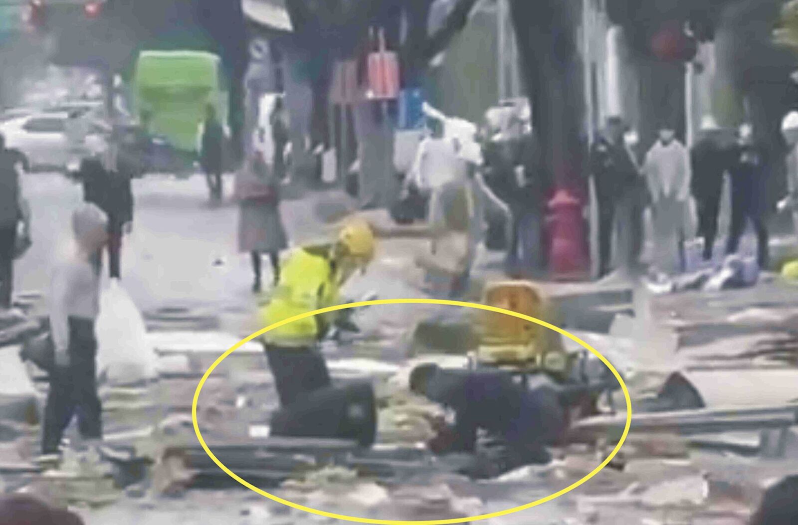 氣爆當下正逛新光三越 兩護理師衝出大門不為逃命為救人! 248 氣爆當下正逛新光三越 兩護理師衝出大門不為逃命為救人! 247