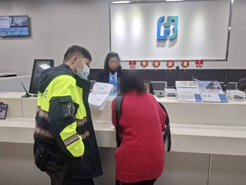 all in搶黃金商機 65歲婦提領600萬元險被騙匯款 268 cnews204250214a08