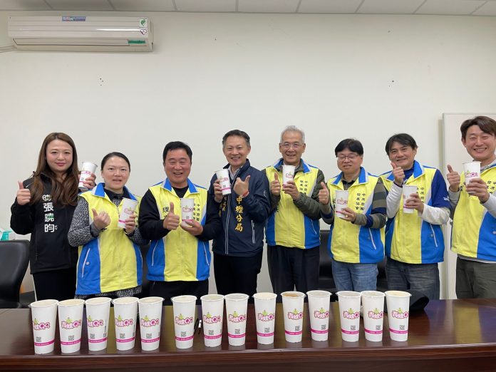 堅守崗位守護燈會治安 中原商圈送美食慰勞壢警 76 S 12173375 scaled