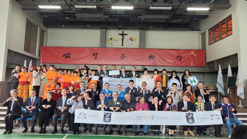 艋舺扶輪社及新北市牙醫師公會攜手爭取 為10機構安裝牙科診療椅及光纖洗牙機