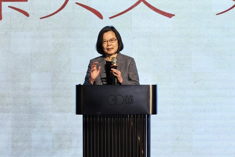 台灣之友會14日晚間在台北舉行「金蛇喜迎春2025新春聯誼會」,前總統蔡英文(圖)應邀出席並致詞。中央社