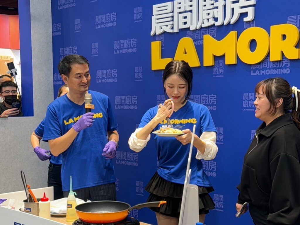 李雅英將帶領觀展民眾走訪晨間廚房、蕃茄村、焦糖楓、30000+碳中和餐盒、TeaTop 第一味等五家品牌展覽攤位
