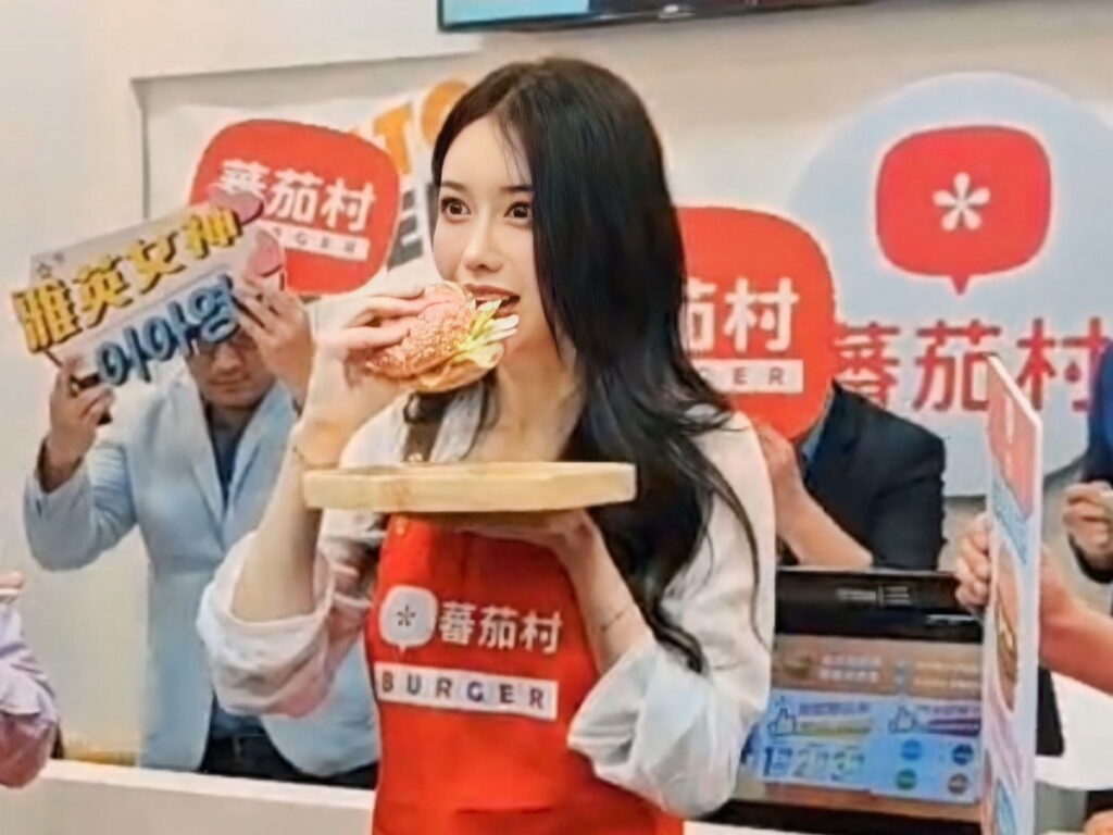 李雅英將帶領觀展民眾走訪晨間廚房、蕃茄村、焦糖楓、30000+碳中和餐盒、TeaTop 第一味等五家品牌展覽攤位
