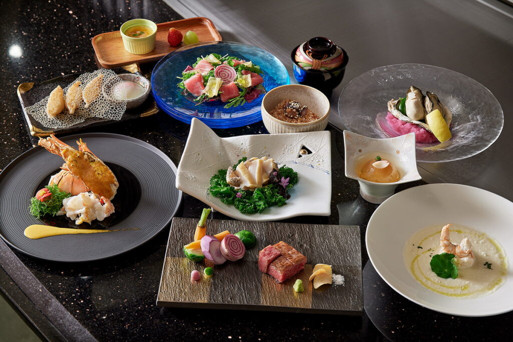 「HAYASE鐵板燒」位於JR東日本大飯店台北B1，以經典日式鐵板燒為主，吧檯僅設10席，冬季菜單以A5仙台和牛、日本和牛、鱈場蟹與活鮑魚為主打，搭配當季旬魚與日本東北特色醬料。(圖/ JR東日本大飯店台北)