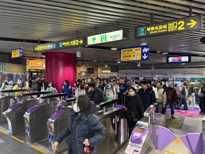 桃捷加強服務運輸燈會人潮 搭乘便捷助民眾順利賞燈 62 S 22331422