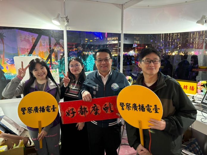 平鎮分局長徐坤隆燈會現場直播 詳解交通規劃宣導防詐資訊 56 501627 0