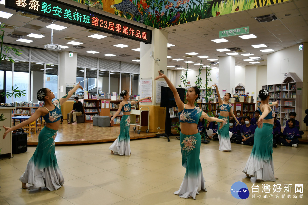 彰安國中舞蹈班同學為美術班第23屆畢業展獻舞。圖/記者鄧富珍攝