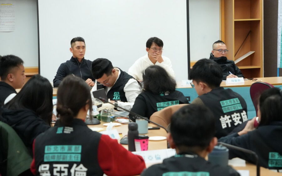 圖/民眾黨新北市黨部16日邀代理主席黃國昌、秘書長周榆修出席2025首場新北幹部座談。(民眾黨新北市黨部提供)