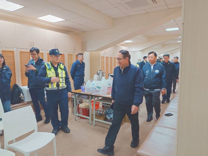 台灣燈會湧入大量人潮 桃警長吳坤旭慰問平鎮執勤警力 63 502924 0