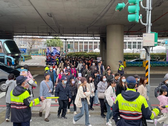確保賞燈民眾安全 壢警提前調整強化人流措施 65 S 12214337 scaled