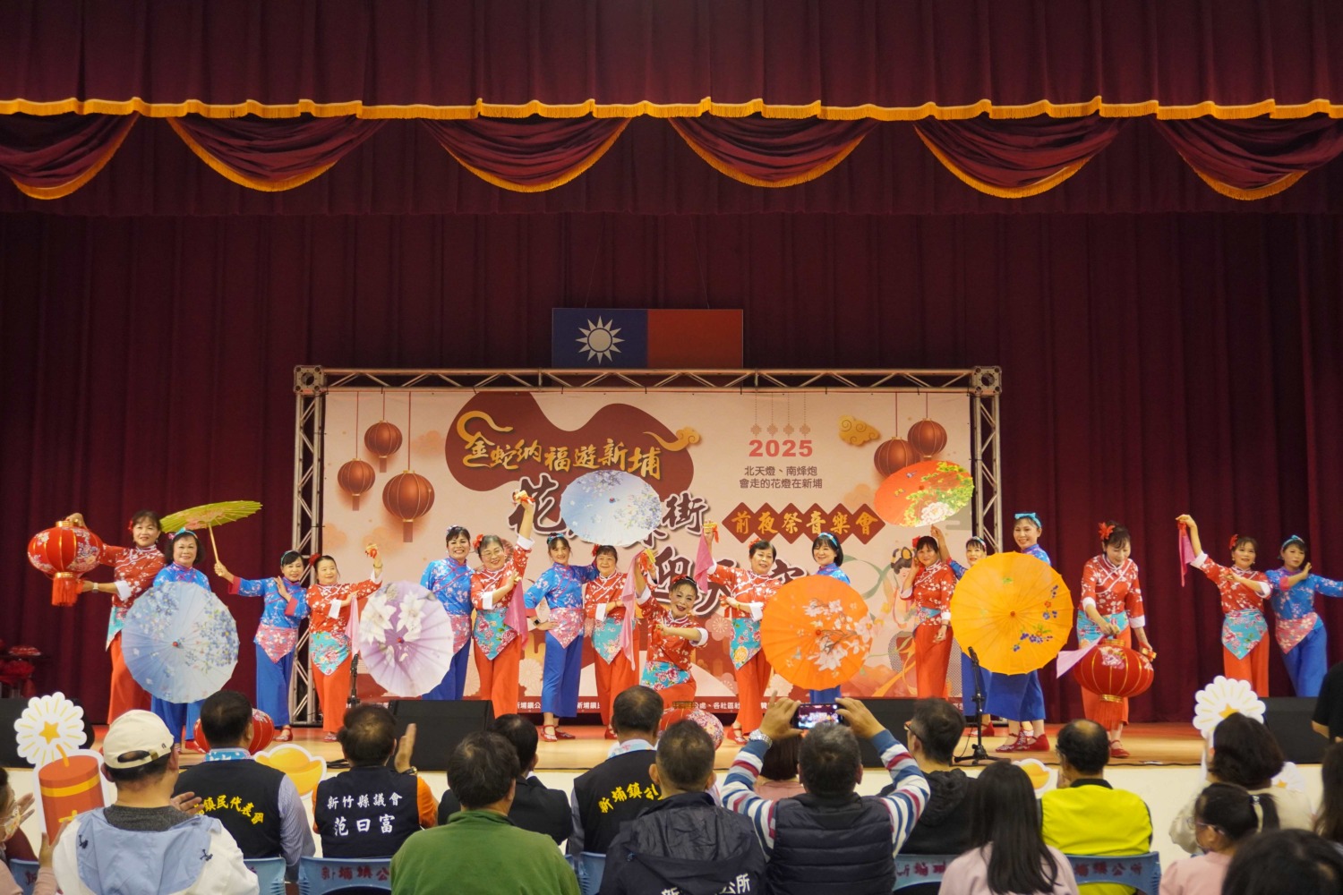 社區也粉墨登場演出精彩客家歌舞迎天穿。(圖/記者林照東翻攝)