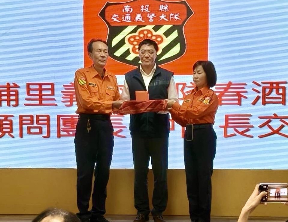 埔里義交中隊長與顧問團長交接 傳承「志同道合、齊力交安」之精神 - https://www.watchmedia01.com