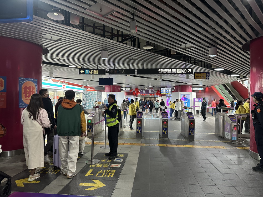 台灣燈會首週六湧進220多萬人次 桃園市府加強機捷疏運作為 - https://www.watchmedia01.com