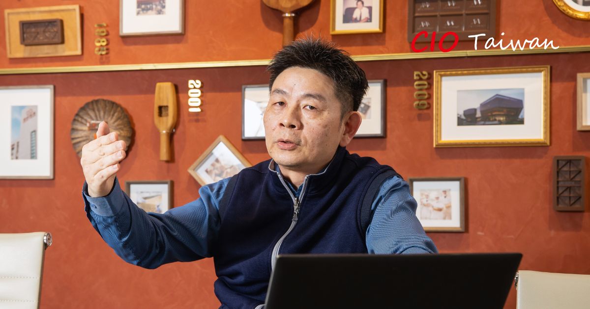 宏亞食品資訊服務部經理周哲旭