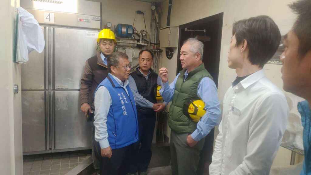 縣府要求商場業者加強自主檢查，確保各項防範措施落實到位。(記者廖承恩翻攝)