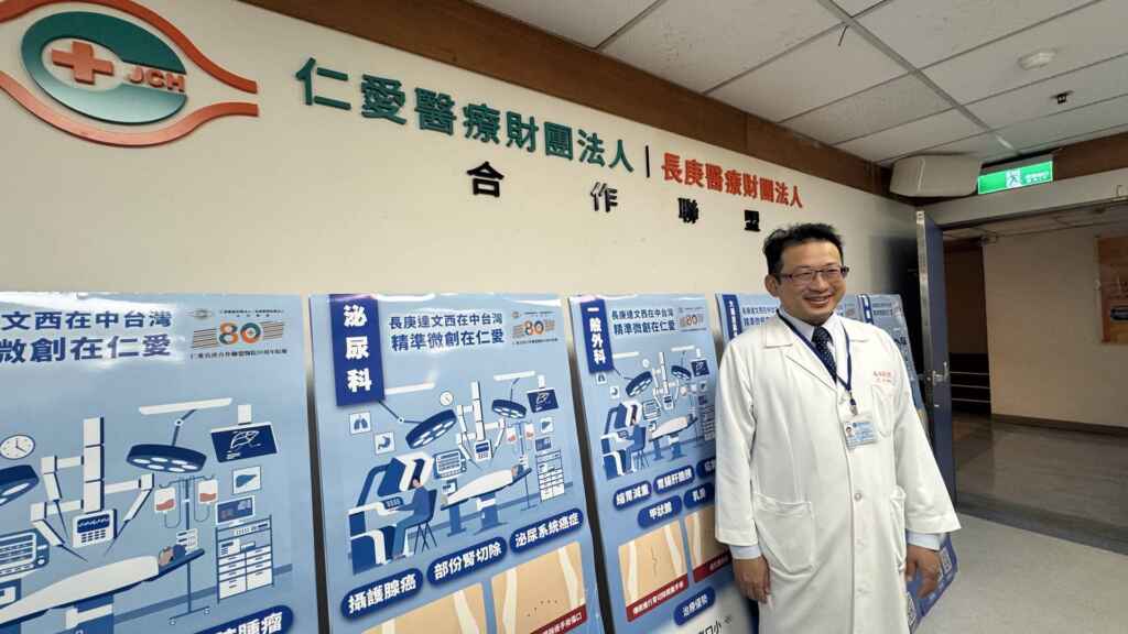 ▲黃挺碩副院長表示，長庚醫院是全台灣達文西手術病例數最多的醫療體系，把專業技術和領先人才從各地導入仁愛長庚合作聯盟醫院（大里仁愛醫院），造福中台灣病患。