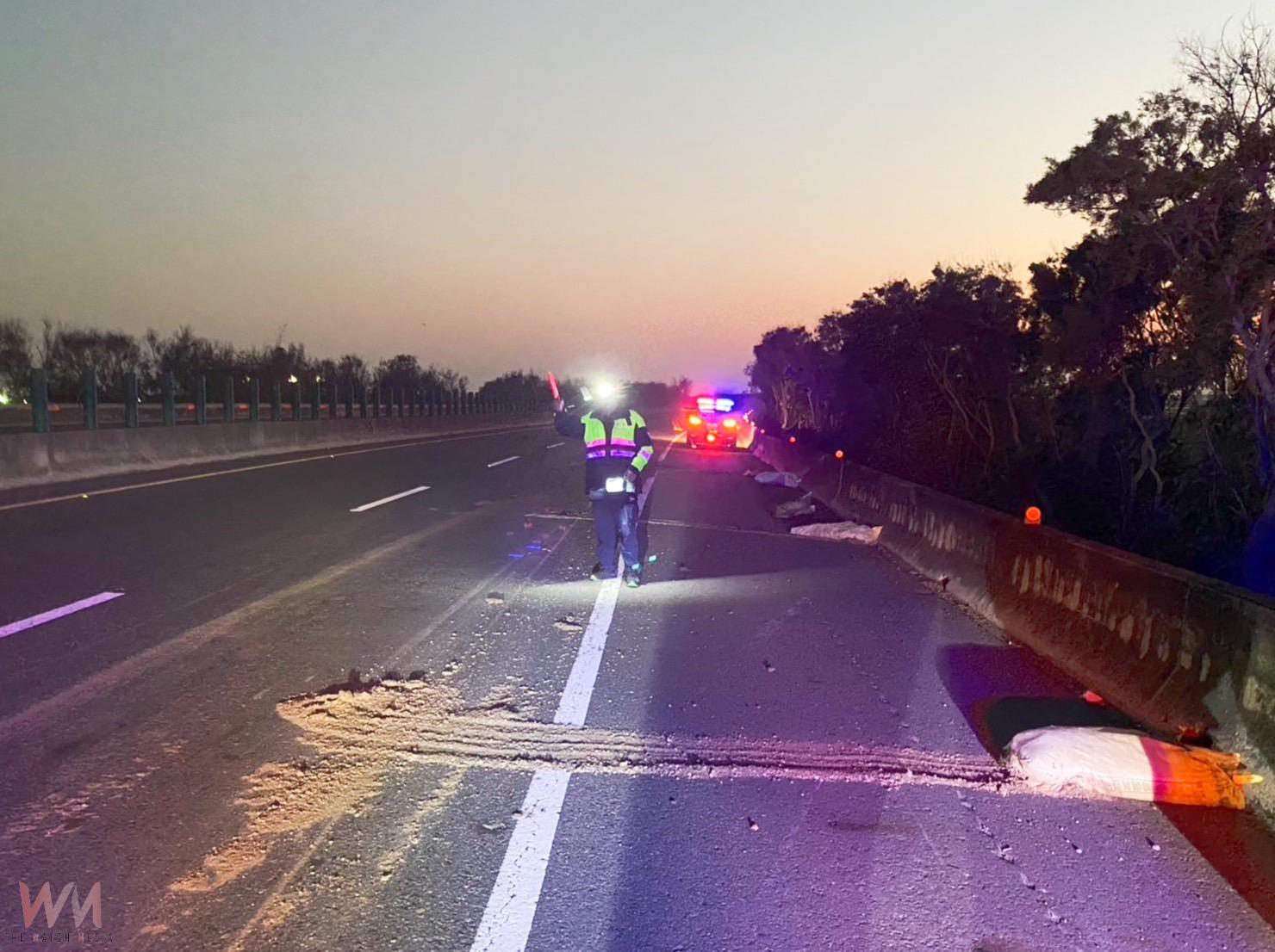 貨車沿路掉落砂包 北港警即時處置恢復交通 - https://www.watchmedia01.com