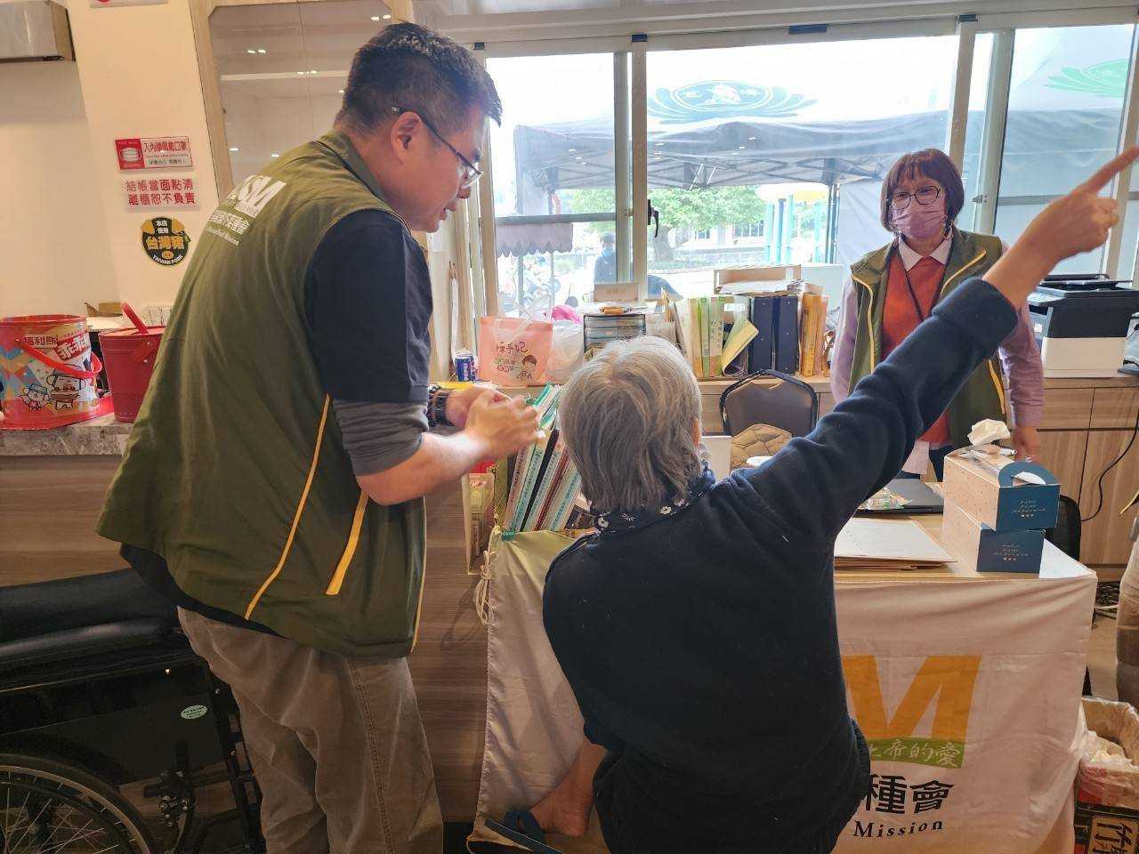雙老夾擊加劇地震後家庭困境 芥菜種會陪伴台南受災戶中度過難關 - https://www.watchmedia01.com