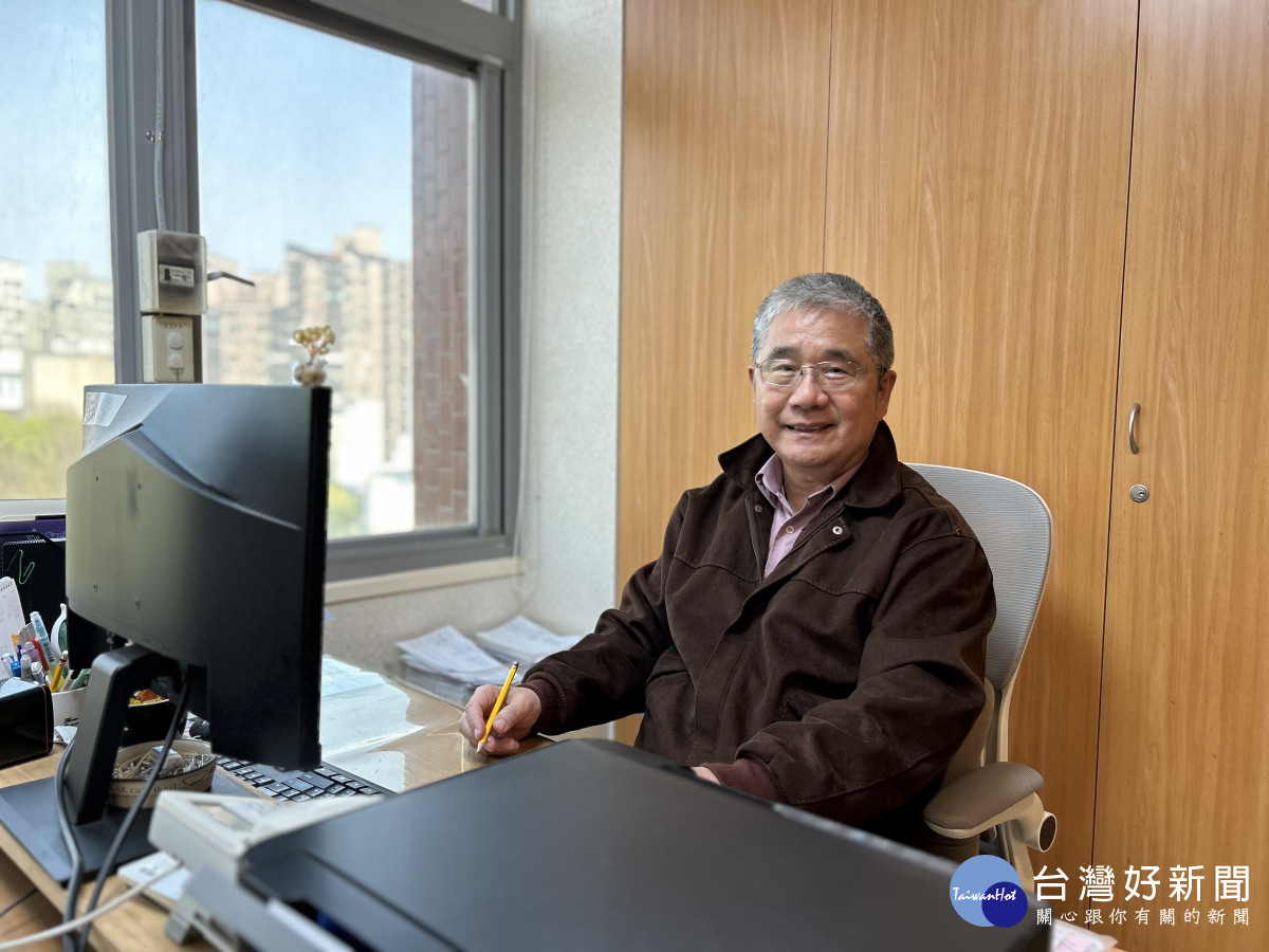 醫院管理專家劉興寬建議，市府要用醫療專業的思維和科學的決策方法引進頂尖的醫學大學來為市民服務。