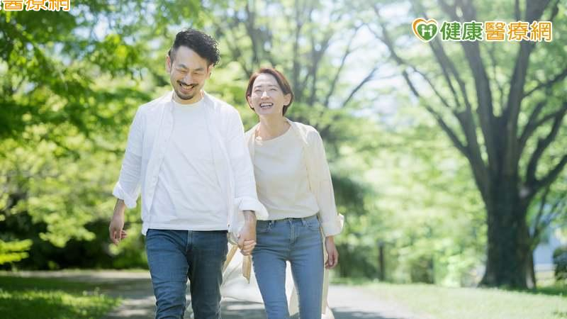 研究:日行「這步數」或可降憂鬱症風險 醫推每天多走100步護身心健康