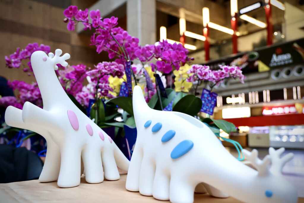 蘭展吉祥物「Orchidsaur」與臺南特色IP「巷仔貓」，兩大明星化身為超大型打卡場景，為展覽增添趣味與驚喜。