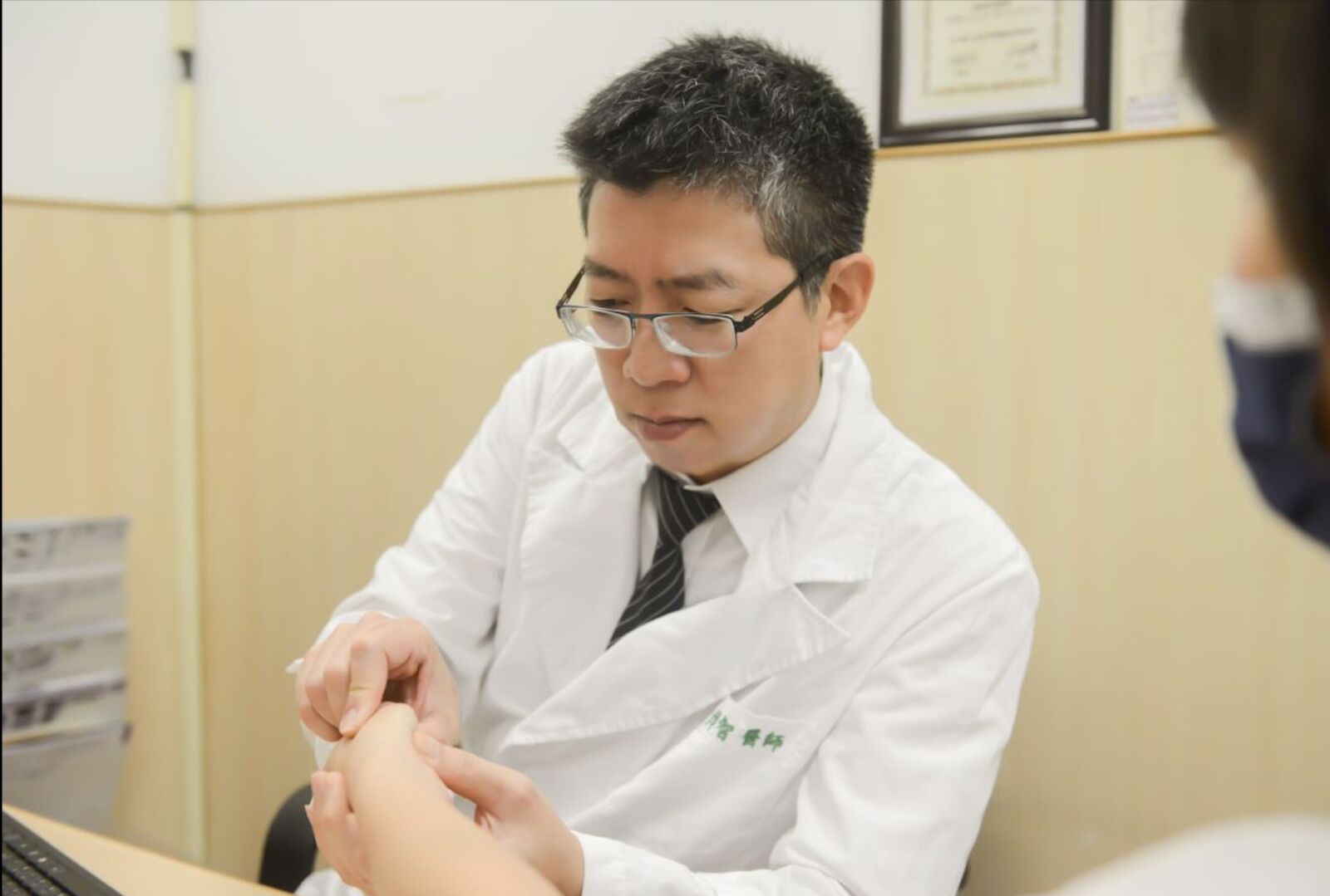 開瓶蓋、扭毛巾就手痛! 拇指無力小心「關節已鬆脫」 192 開瓶蓋、扭毛巾就手痛! 拇指無力小心「關節已鬆脫」 191