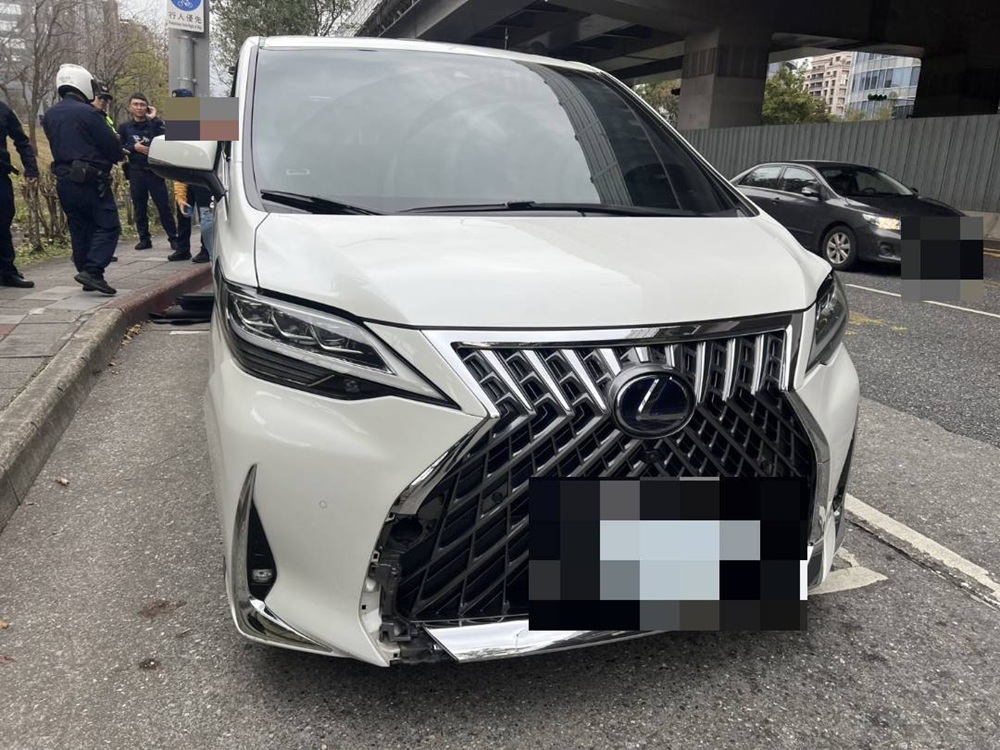 違停拒檢前後衝撞 警開11槍逮涉兒少性剝削通緝犯 214 cnews204250218a11
