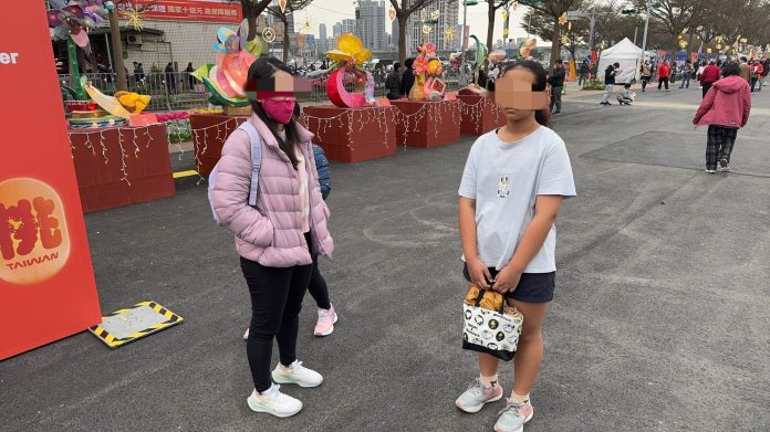 逛燈會母女走散好著急 壢警靠這招助團圓 60 S 12239093 scaled