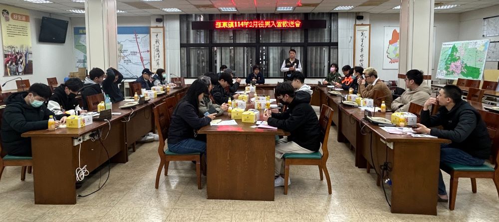 《圖說》尹華忠於「與徵屬有約-新兵入營座談會」,宣導服役應注意事項並做好身心的調適及入營前的相關準備。〈宜蘭軍服站提供〉