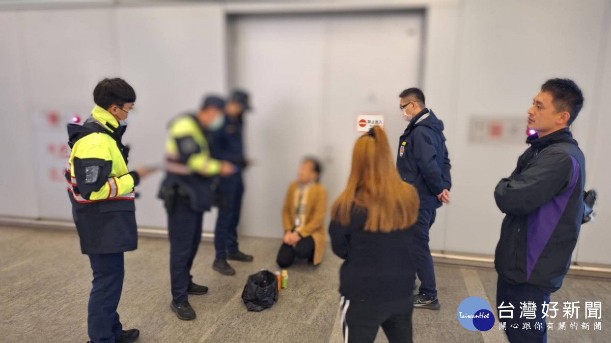 桃捷警維護賞燈旅客安全外,並查獲多起竊盜案。