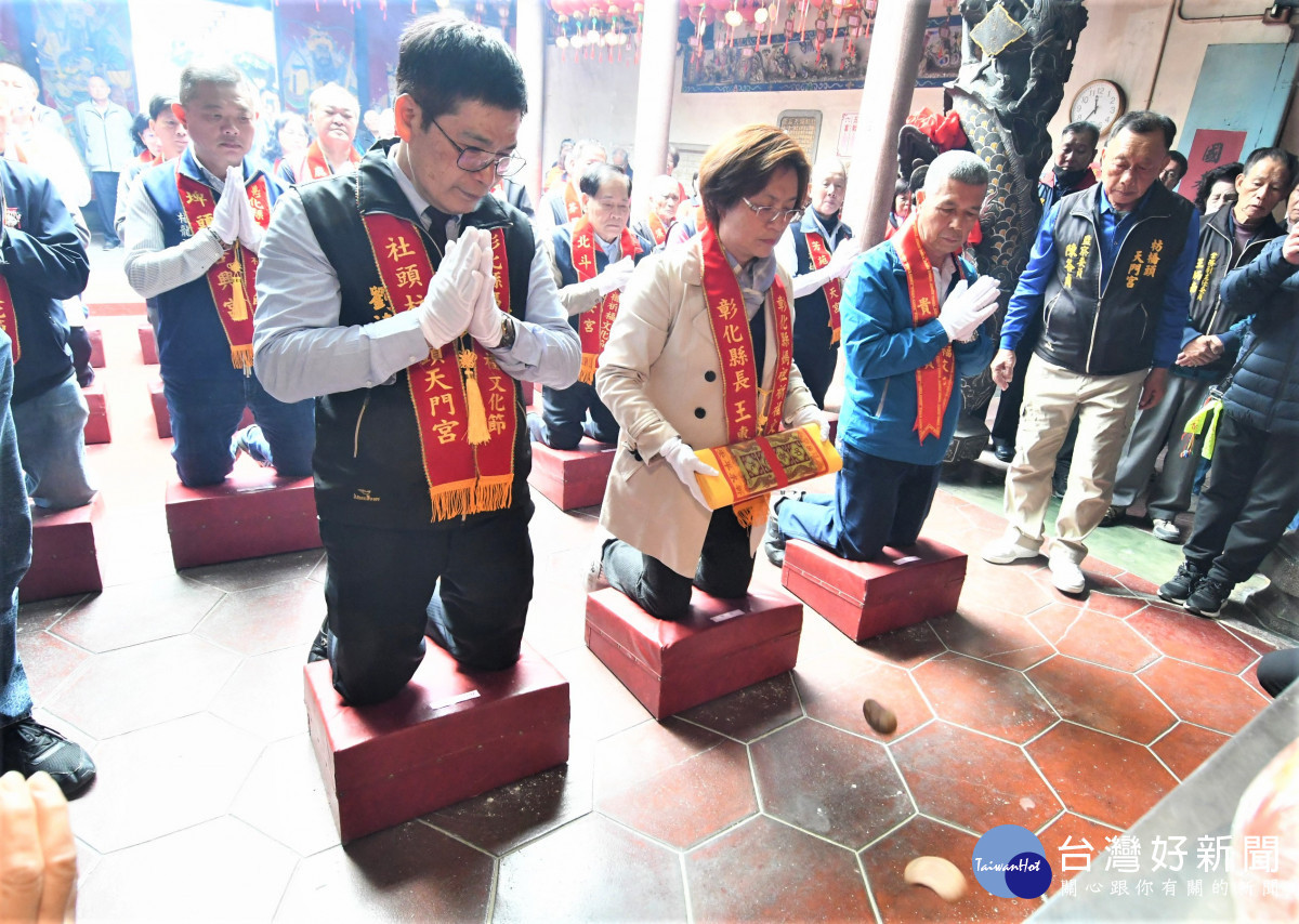 2025彰化縣媽祖祈福文化節由縣長王惠美擲筊請示媽祖，聖杯擇定11/21至11/23舉行。圖／記者鄧富珍攝
